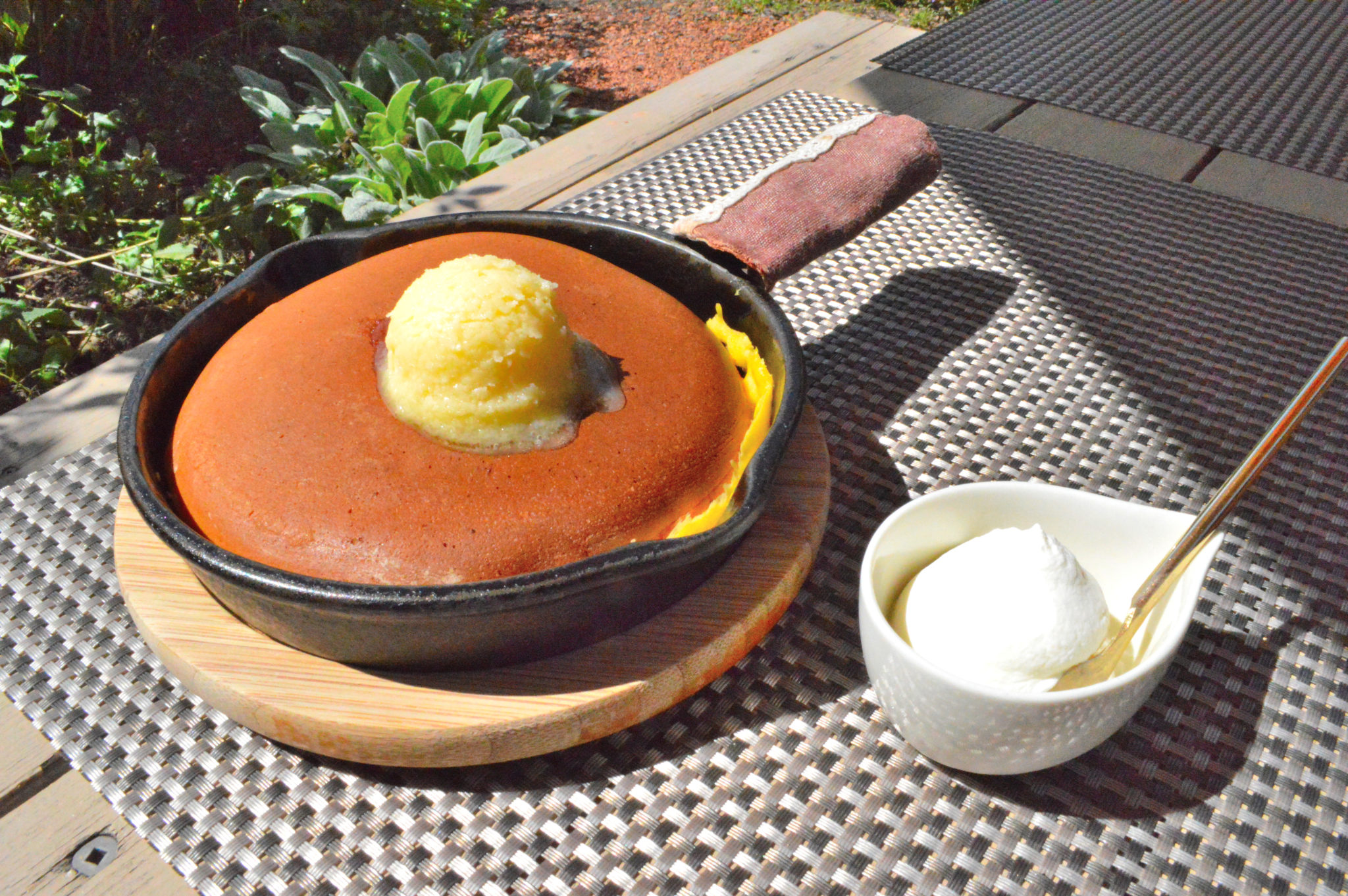 [Feature] Relax with fluffy pancakes at the popular Hachimitsu Garden Café