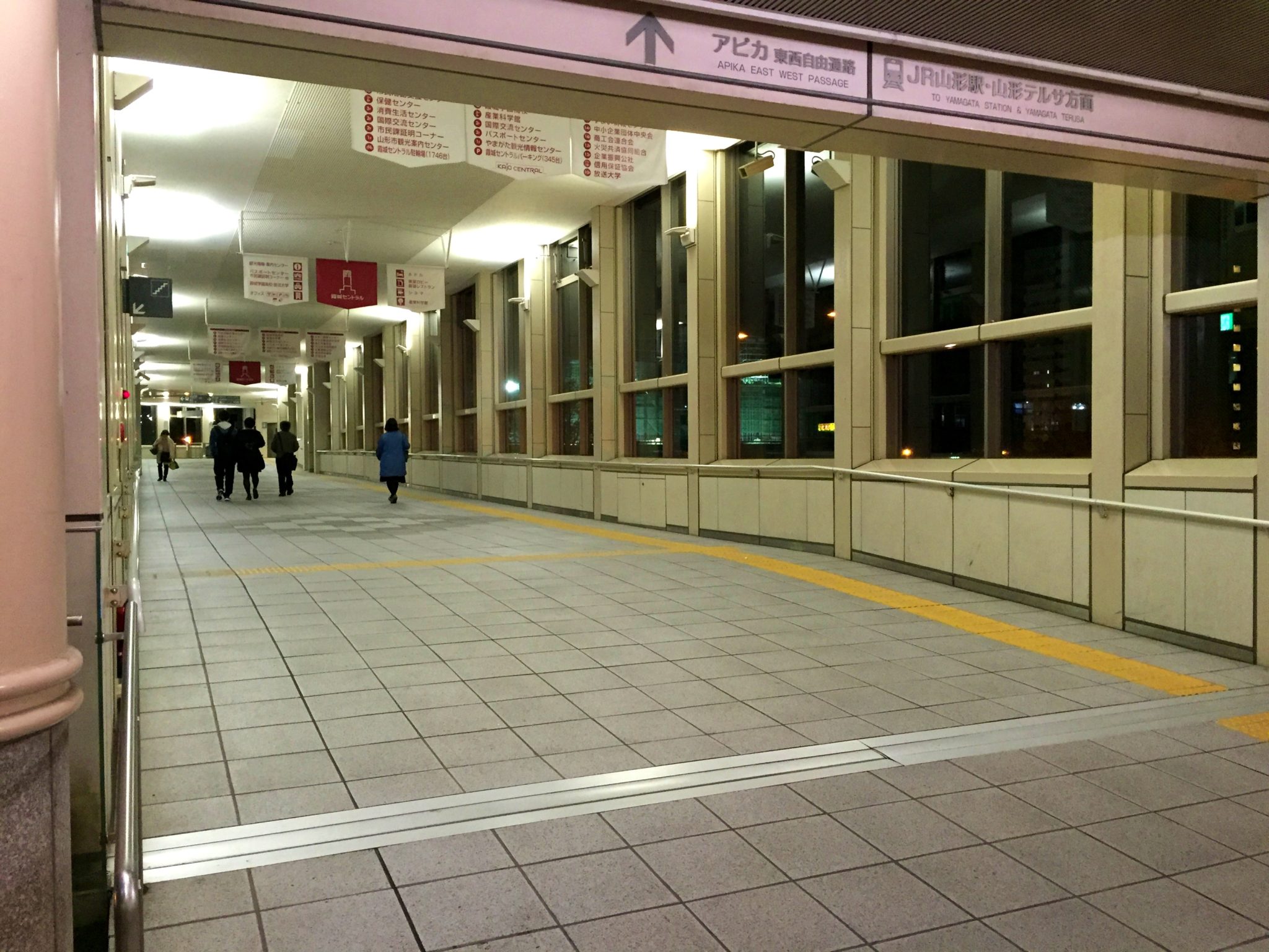 山形駅東西自由通路・やまぎん県民ホール イベント広場